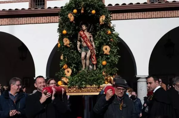 La tradicional procesión de San Sebastián recorrió las calles del centro de Pozuelo