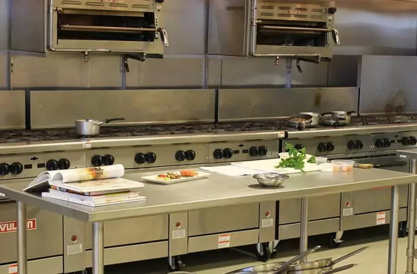 VOX Pozuelo pide que se regule el uso urbanístico de las cocinas agrupadas