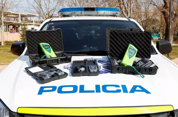 La Policía Municipal de Pozuelo renueva los etilómetros de los vehículos patrulla