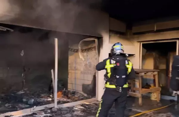 Un grave incendio arrasa un bar en Villanueva de la Cañada