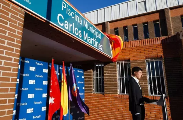 La piscina del polideportivo El Torreón pasa a llamarse Carlos Martínez en honor al nadador pozuelero