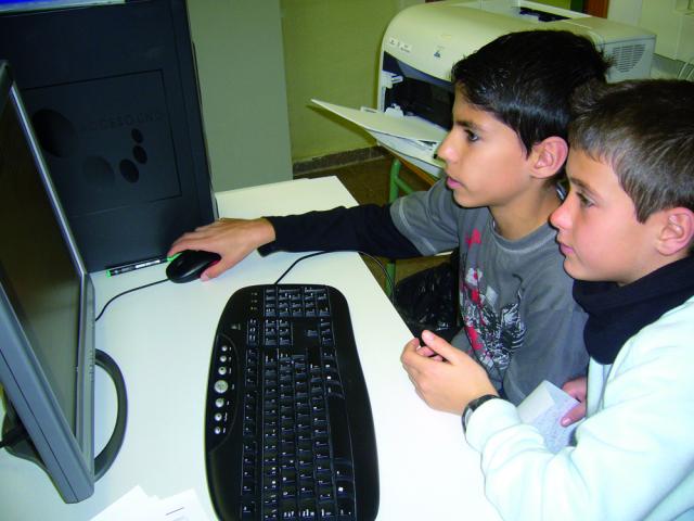 El Ayuntamiento colabora con los centros educativos para mejorar el aprendizaje de los escolares de las Nuevas Tecnologías