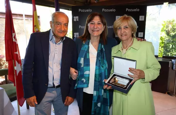 El Ayuntamiento celebra las Bodas de Oro de medio centenar de parejas de Pozuelo 