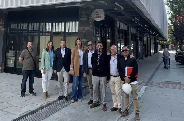 La candidata del PP a la Alcaldía de Pozuelo visita el espacio comercial 'La Estación'