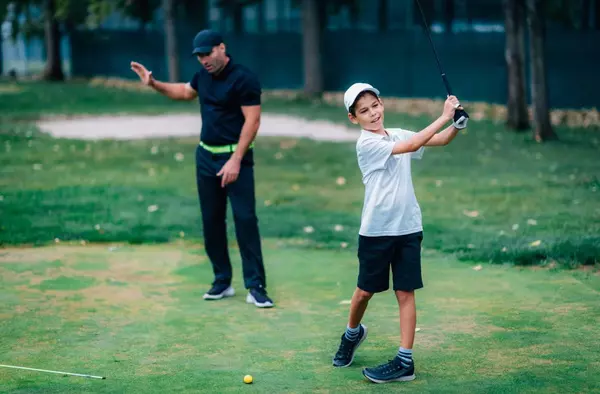 Onegolf presenta su nuevo Campamento de Golf de Verano en Majadahonda con la última tecnología Trackman