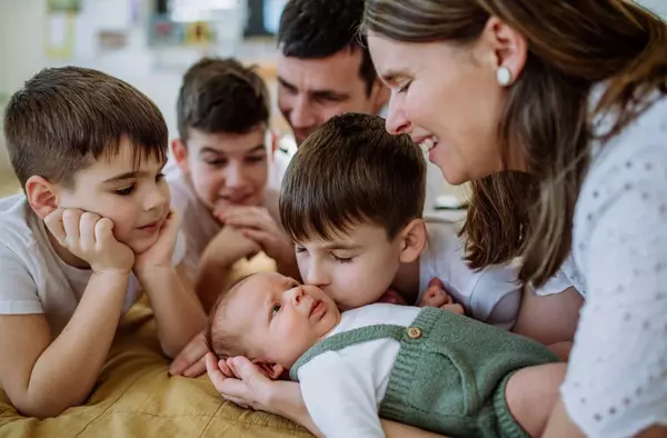 Adiós a la tarjeta física: llega la tarjeta virtual para las familias numerosas de la Comunidad de Madrid