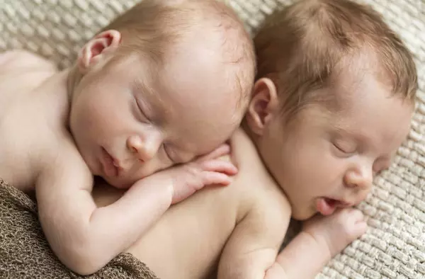 Nuevas ayudas para las familias numerosas, monoparentales y de partos múltiples: hasta 1.800 euros por hijo en la Comunidad de Madrid