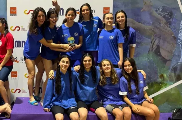 Las chicas del Club de Natación Pozuelo campeonas en la Copa de Madrid de Clubes 2024