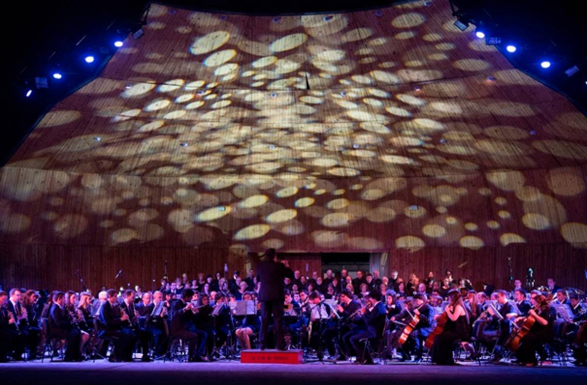 La Lira de Pozuelo actúa este sábado en el Auditorio El Torreón con el baterista Javier Eguillor como invitado