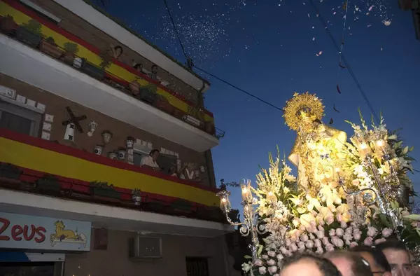 El Ayuntamiento de Pozuelo reparte banderas de España para engalanar los balcones durante las fiestas patronales