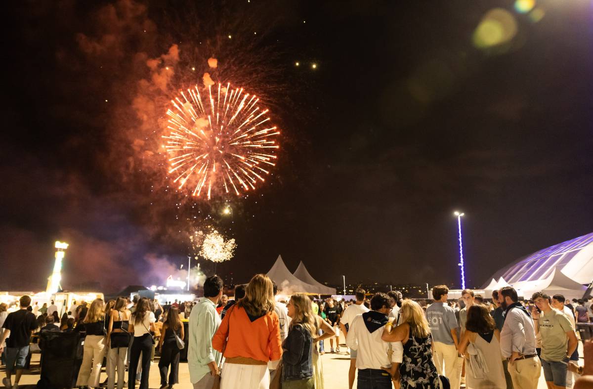 La música de Mercedes Cañas y un espectáculo de luces y drones cerraron la semana grande de Pozuelo de Alarcón
