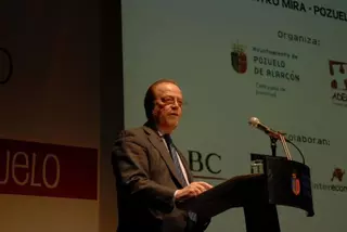 El alcalde de Pozuelo, Gonzalo Aguado, inicia su gestión rodeado de jóvenes con la presentación de Lo que de verdad importa
