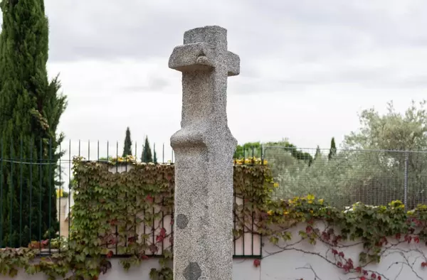 El Ayuntamiento de Pozuelo restaura la Cruz de la Atalaya, el monumento más antiguo del municipio