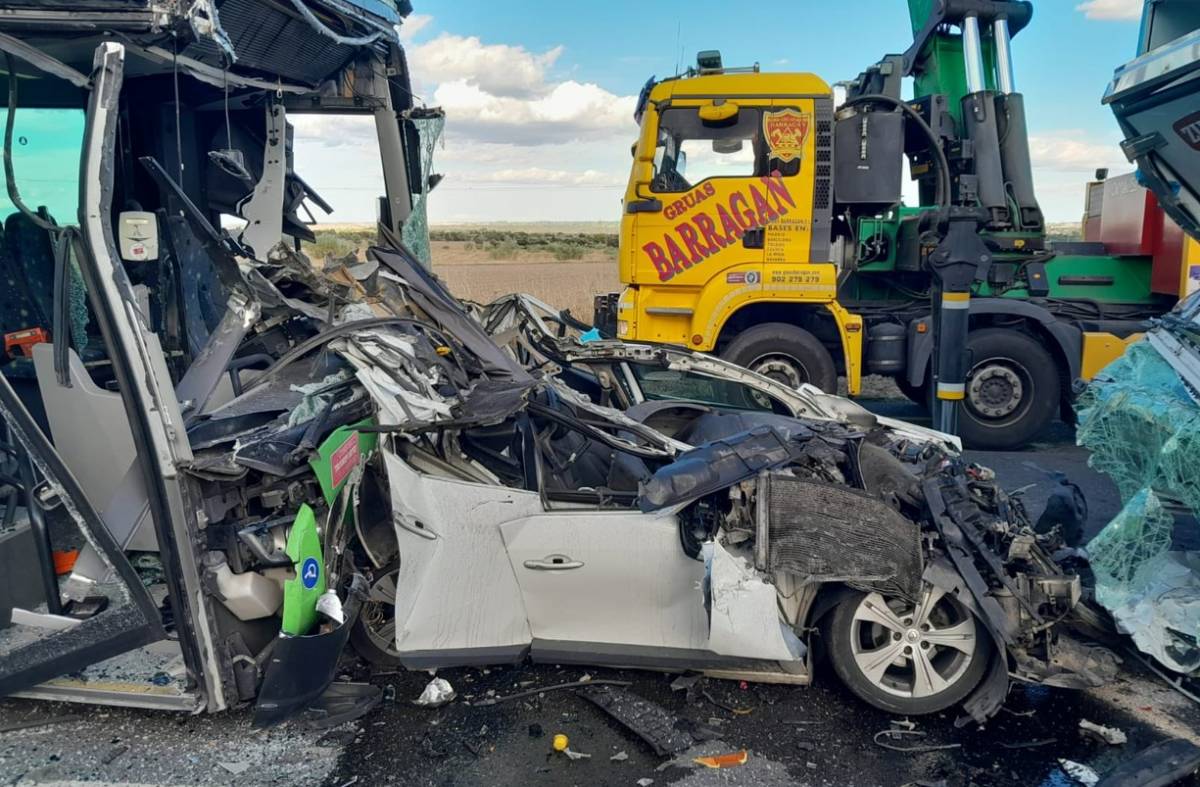 Impactante accidente múltiple en la M-600: dos camiones, un autobús y un turismo implicados en el siniestro 