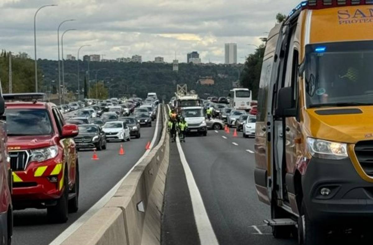 Una mujer en estado grave y 7 heridos en un accidente de tráfico en el Bus-Vao de la A-6, a la altura de Aravaca