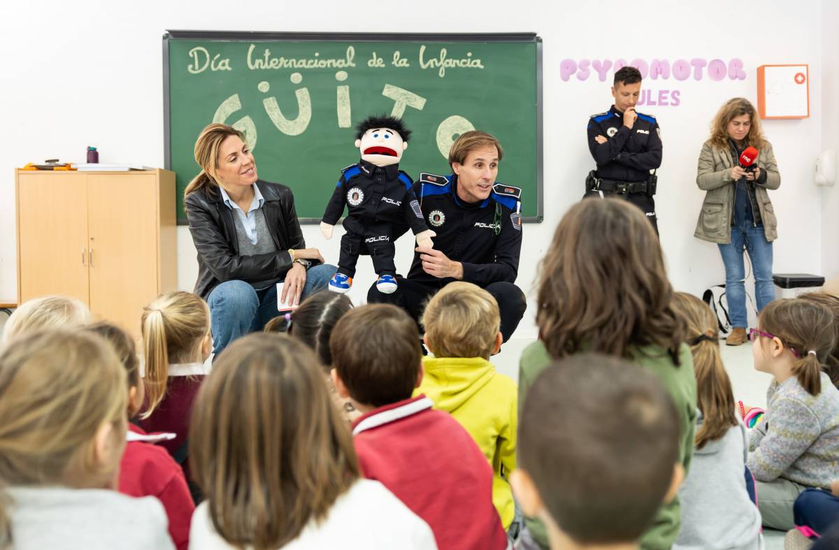 El 'agente' Güito se incorpora a la Unidad del Menor de la Policía Municipal de Pozuelo para promover la educación en valores