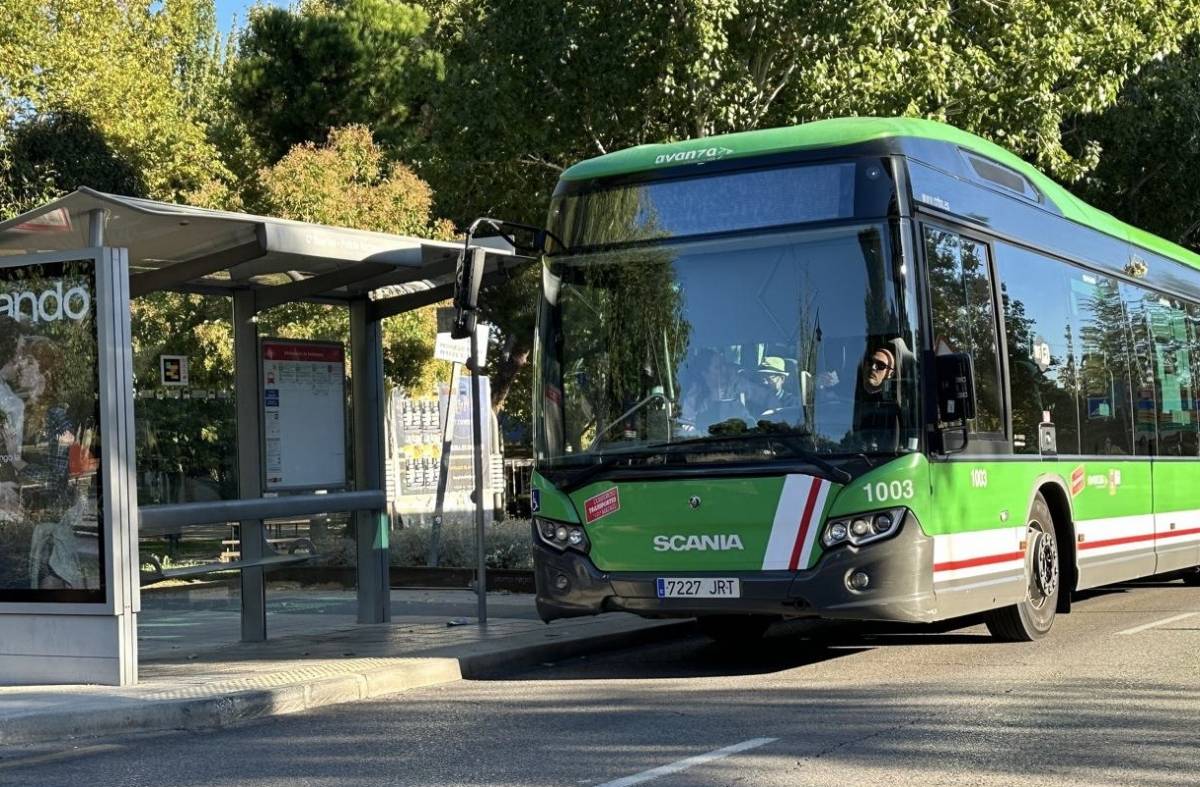 Los autobuses urbanos de Pozuelo incorporan el pago con tarjeta bancaria del billete sencillo 