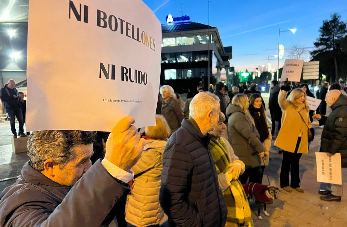 Vecinos de Pozuelo y Aravaca se concentran contra el nuevo recinto ferial y la fiesta de fin de año