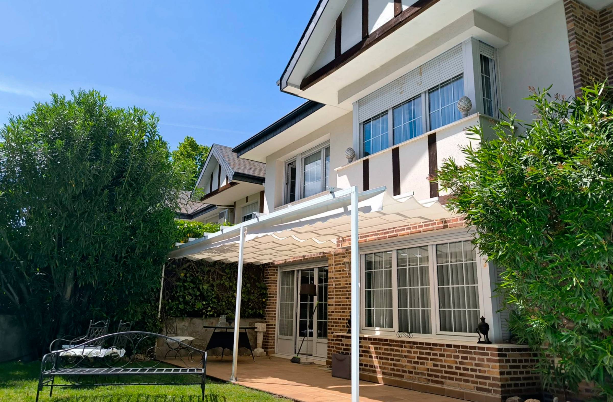 Terrazas, balcones y jardines a punto con las soluciones de Toldos Amazonas