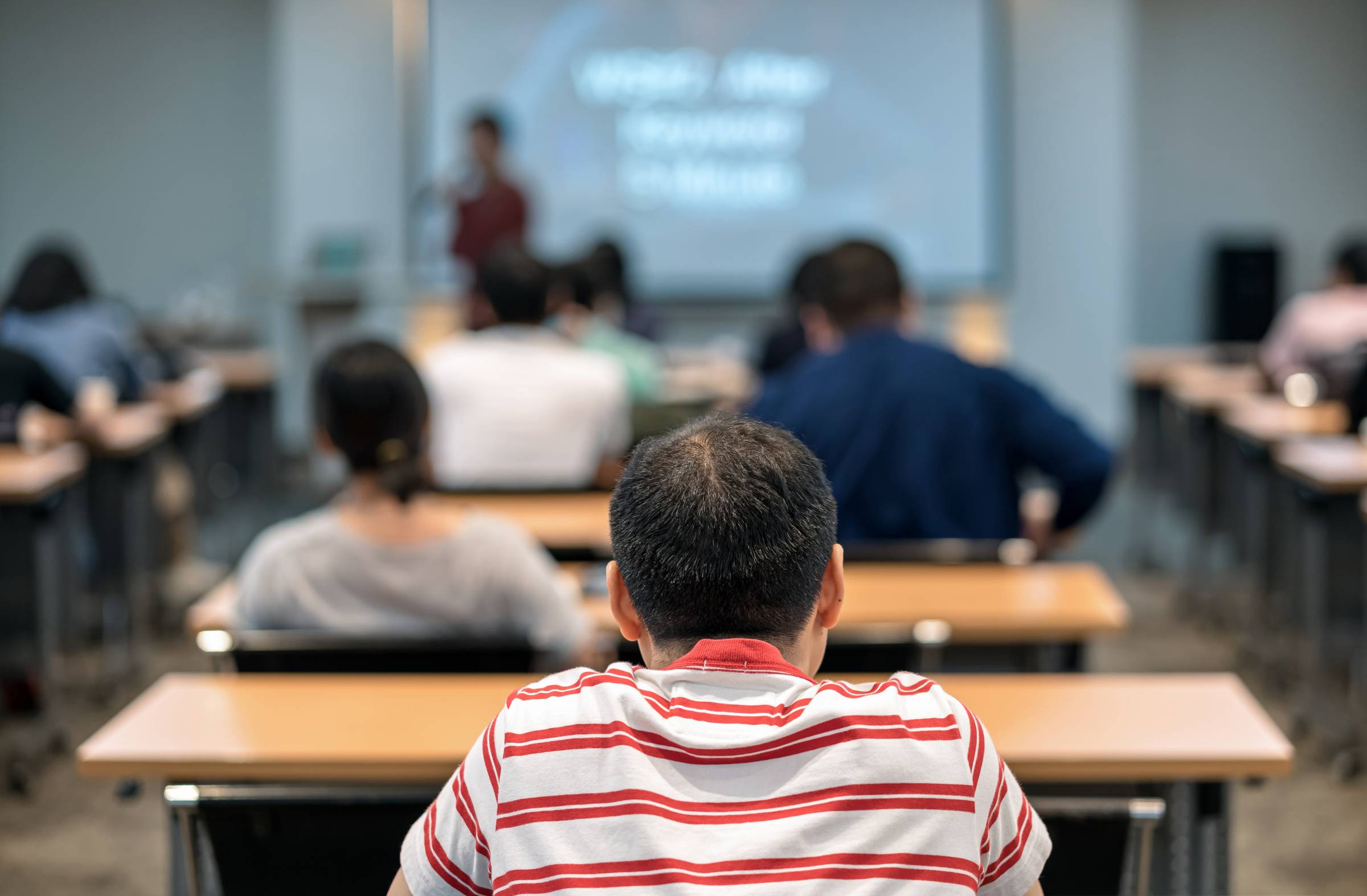 Pozuelo lanza nuevos cursos de competencias digitales para los vecinos: IA, ciberseguridad, ofimática, diseño web, Canva...