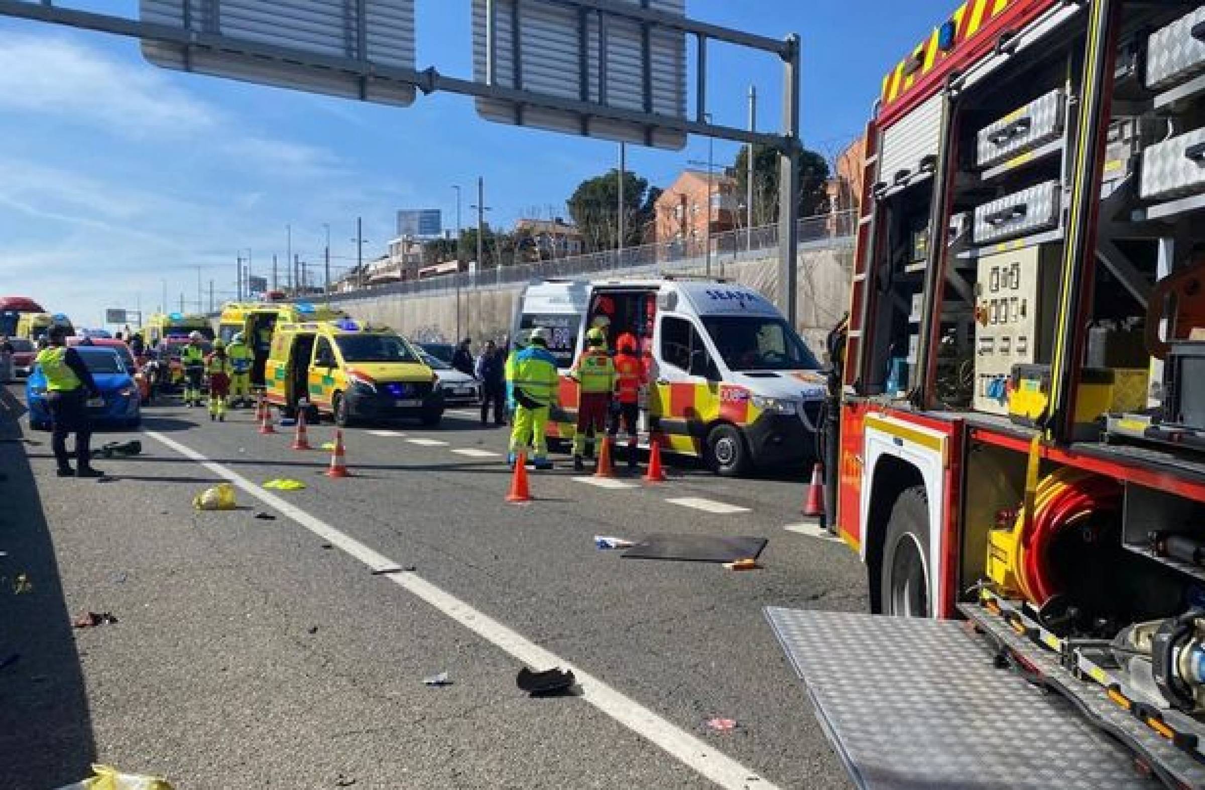 Impactante accidente en la M-503 a la altura de Pozuelo: dos coches colisionan violentamente y vuelcan