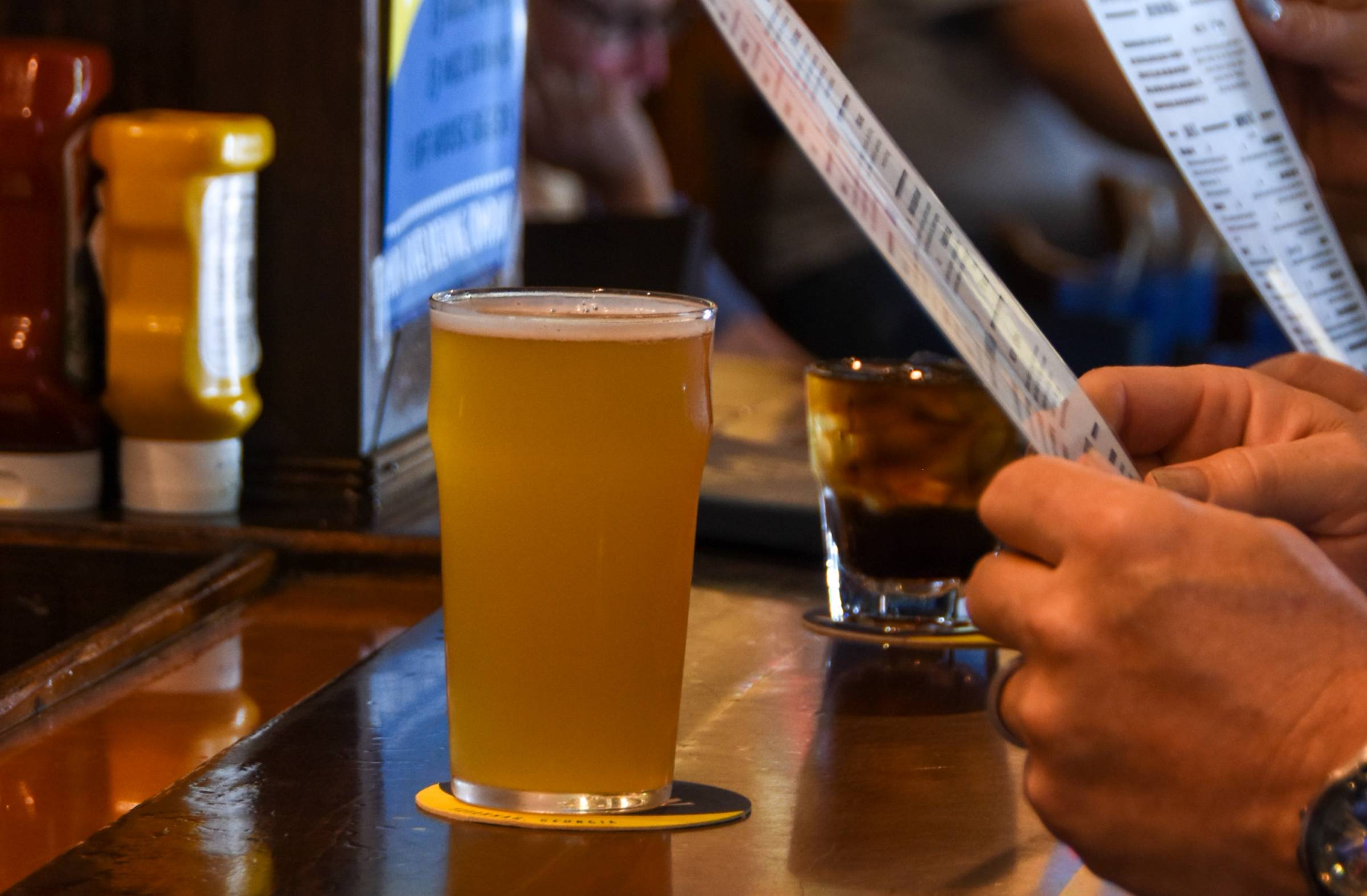 Un bar de Pozuelo denuncia el 'simpa' más chapucero de la historia: "Eres muy tonto"