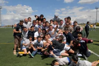 El equipo de rugby CRC Pozuelo celebra su título de campeón nacional de la liga