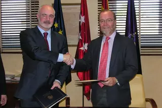 Pozuelo y la asociación Protégeles renuevan el convenio del SERPAE