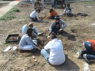 El CEIP Infanta Elena acoge la exposición Viaje al centro de la tierra. Rocas, minerales y fósiles