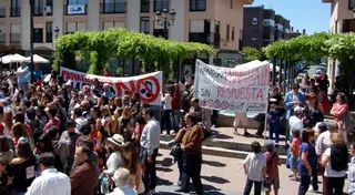 PSOE: "Una manifestación y 4.100 firmas en contra de la privatización".