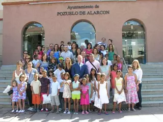 Un total de 39 niños saharauis aterrizan en Pozuelo para pasar el verano en familia de acogida