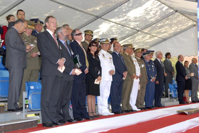 El Alcalde presencia la celebración del acto militar en honor al X Aniversario de la OTAN