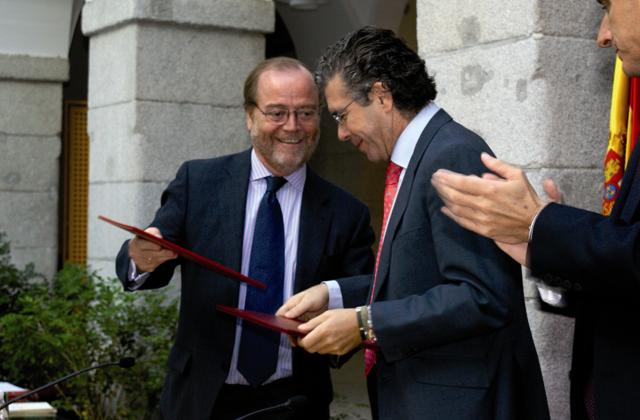 El Alcalde y el consejero de Presidencia firman un convenio para el seguimiento de menores infractores