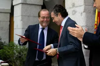 El Alcalde y el consejero de Presidencia firman un convenio para el seguimiento de menores infractores