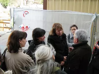 La portavoz socialista en la asamblea, Maru Menéndez, visita las obras de la Plaza del Padre Vallet