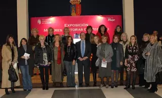 El alcalde inaugura la exposición Mujeres Pintoras de Pozuelo de Alarcón para celebrar el Día Internacional de las Trabajadoras