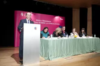 Un debate sobre la conciliación congregó a conocidos personajes de la vida pública
