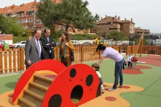 Inaugurada una nueva zona infantil y pista deportiva para el disfrute y ocio de los pozueleros
