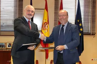 Se renueva el convenio con la Asociación Protégeles