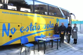 Pozuelo guardó un minuto de silencio por las mujeres víctimas de la violencia machista
