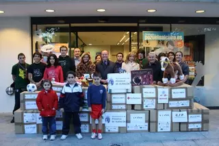 Éxito en la recogida de juguetes para Haití, organizado por la Concejalía de Juventud
