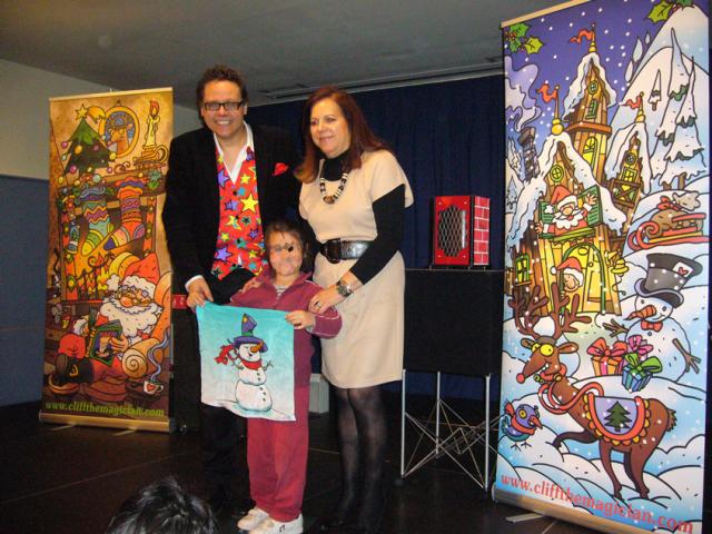 300 escolares celebran la Navidad en el Christmas Party
