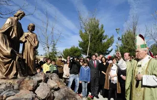 El cardenal Rouco Varela bendice el conjunto escultórico de la Sagrada Familia