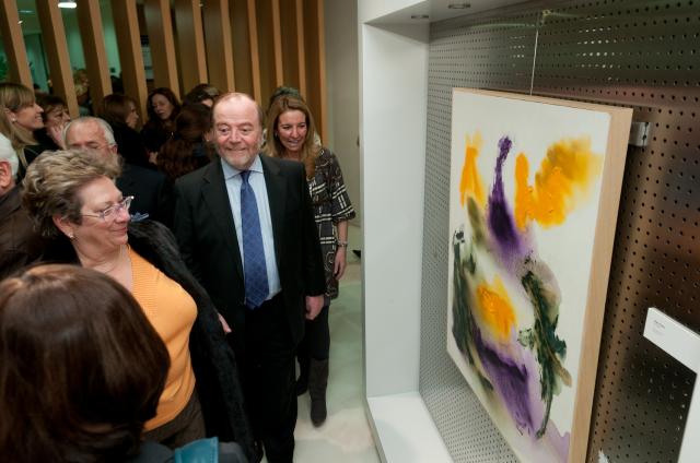 El alcalde inaugura la exposición Mujeres Pintoras de Pozuelo de Alarcón para dar a conocer la labor artística del municipio