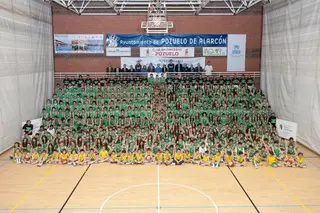475 jugadores posaron en la foto de familia del Club Baloncesto Pozuelo