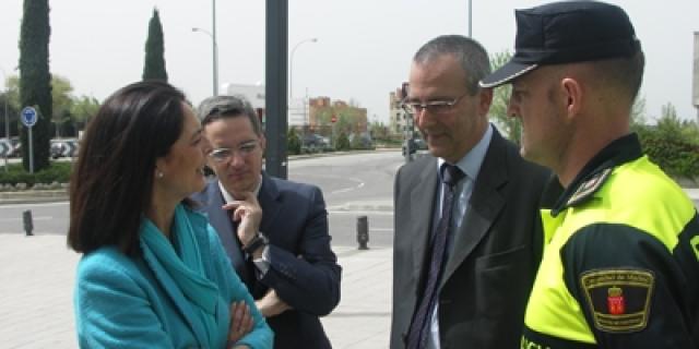 La candidata del PP a la Alcaldía de Pozuelo de Alarcón ha visitado las instalaciones de la Policía Municipal
