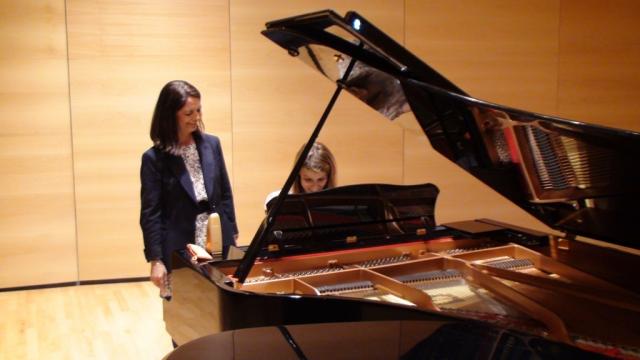 Adrados anuncia que creará becas de excelencia para los mejores alumnos de la Escuela de Música