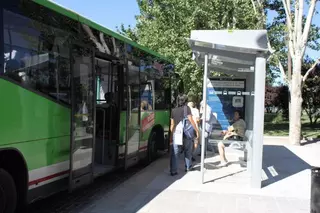 El Ayuntamiento informa de los nuevos horarios de las líneas de autobús para el mes de agosto
