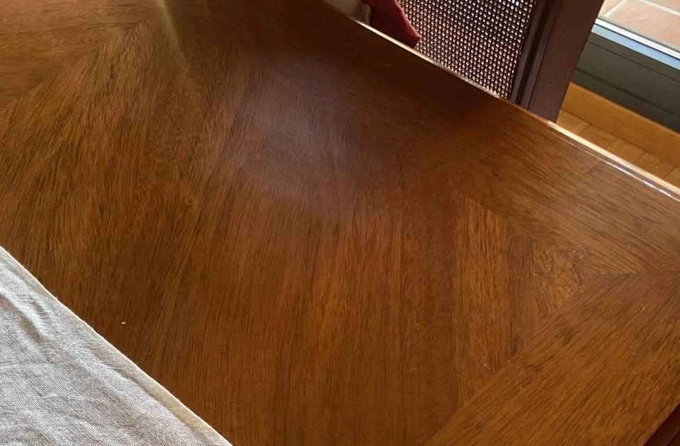 Comedor de madera noble