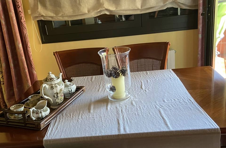 Comedor de madera noble